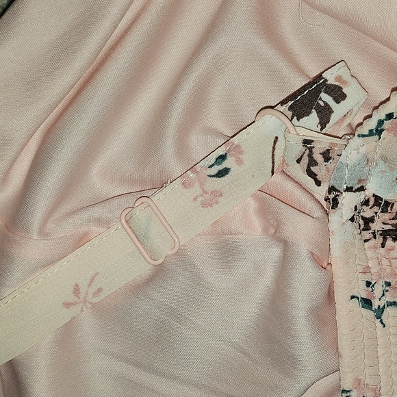 Torrid Blush Pink Floral Chiffon Sharkbite Tunic Cami size Large - Picture 11 of 11